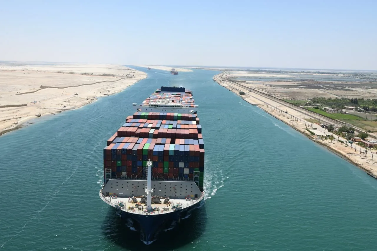 Vessel transiting the Suez Canal with operational support and canal transit coordination